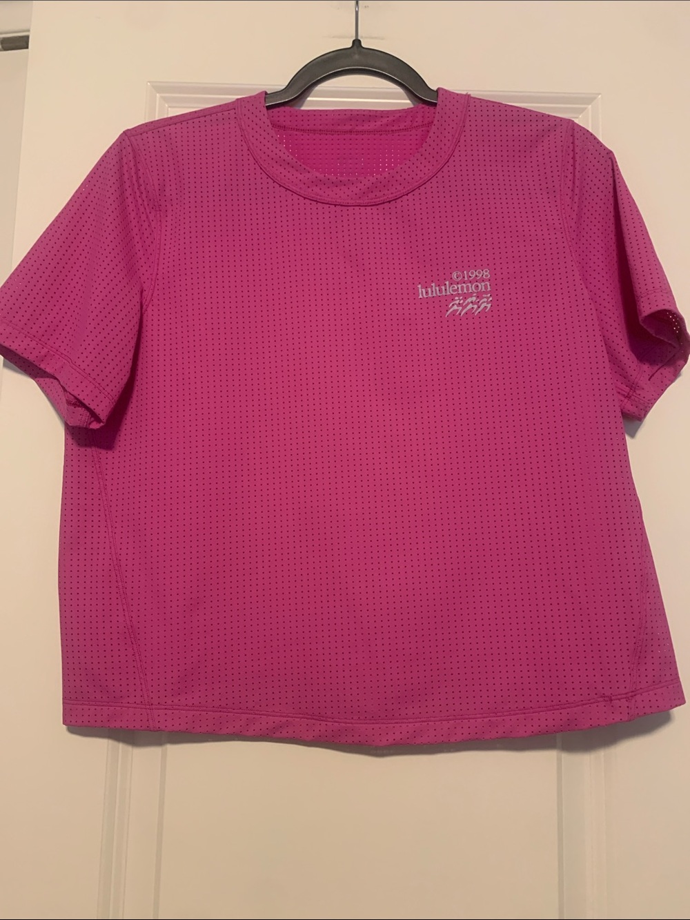 lululemon athletica POW Pink For All Runners Tee
Est Sz 6, PTP 19, GUC